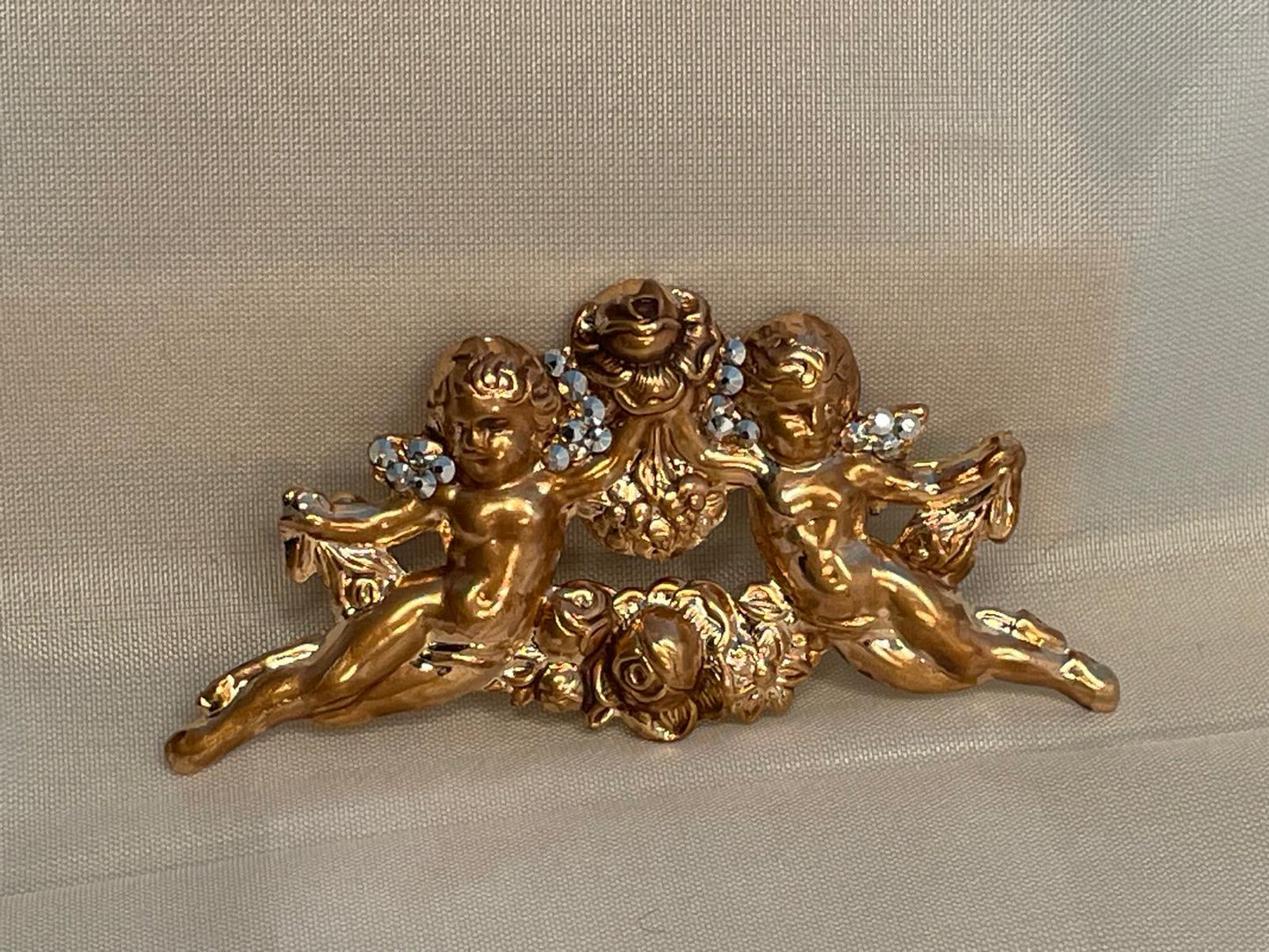 Two Cupids Brooch