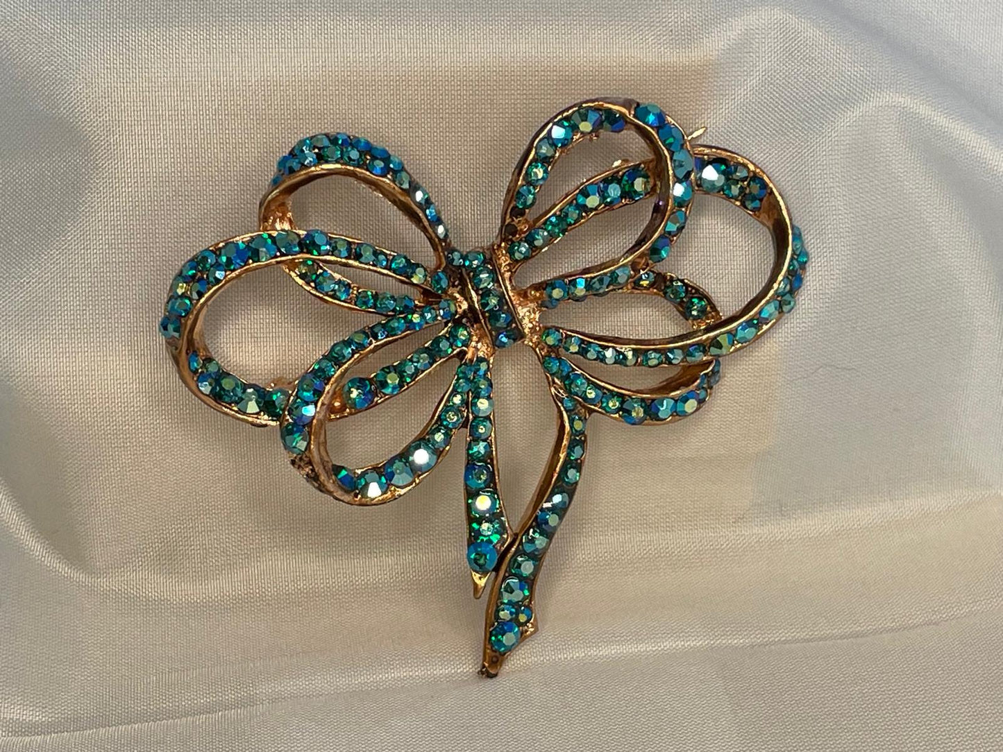 Large bow brooch