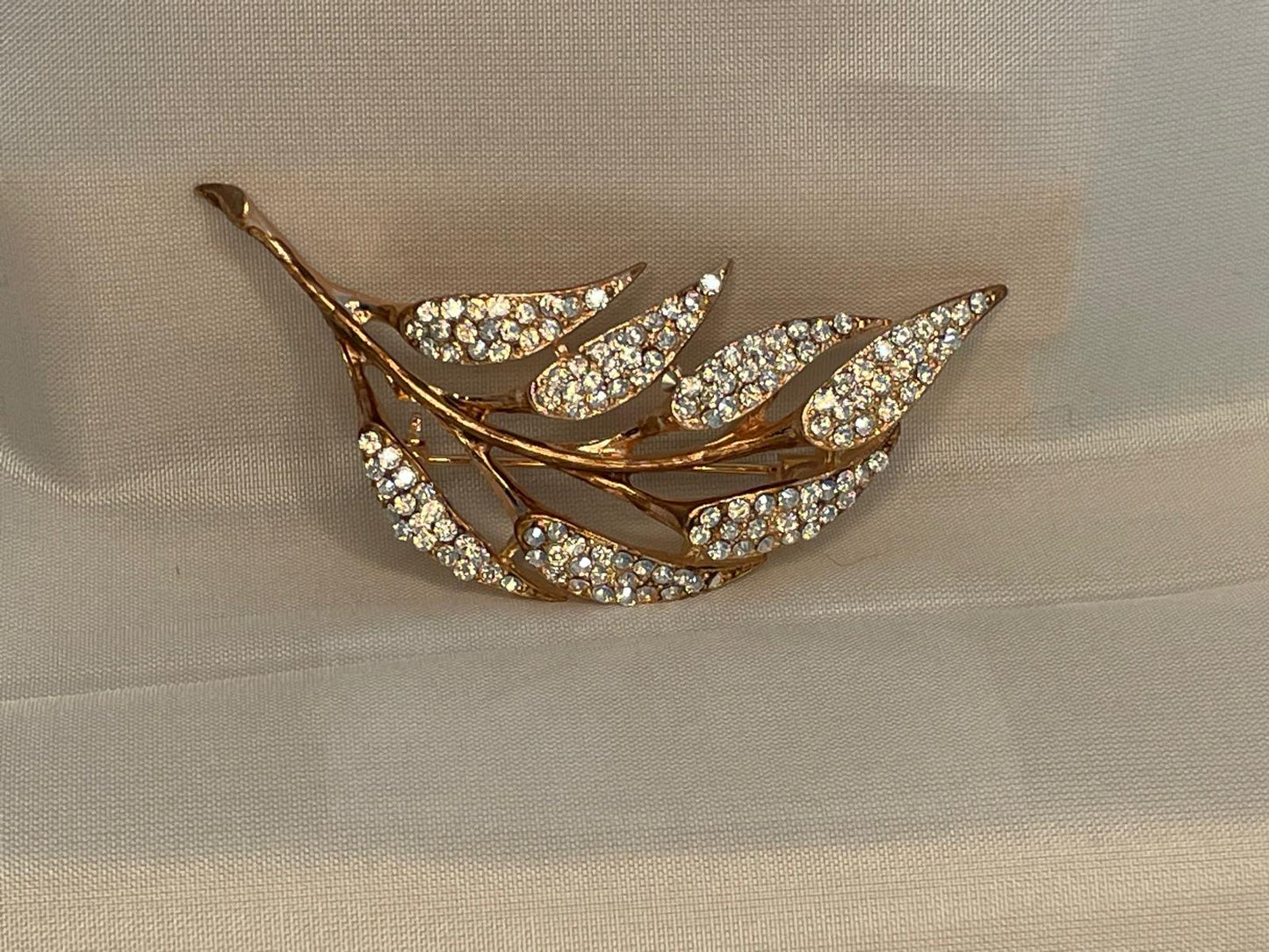 Seven leaves brooch
