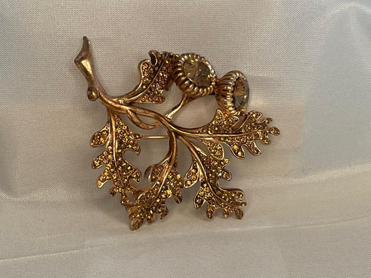 Acorn brooch