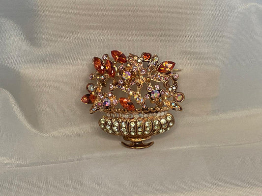 Vase of flowers brooch